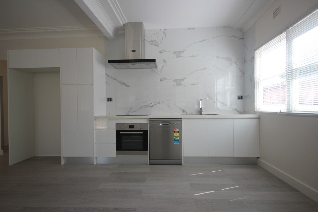 16 Pasedena Street MONTEREY 3