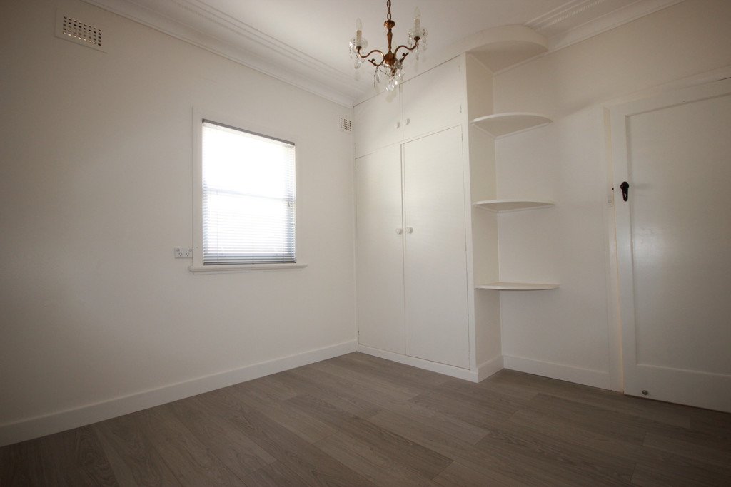 16 Pasedena Street MONTEREY 4