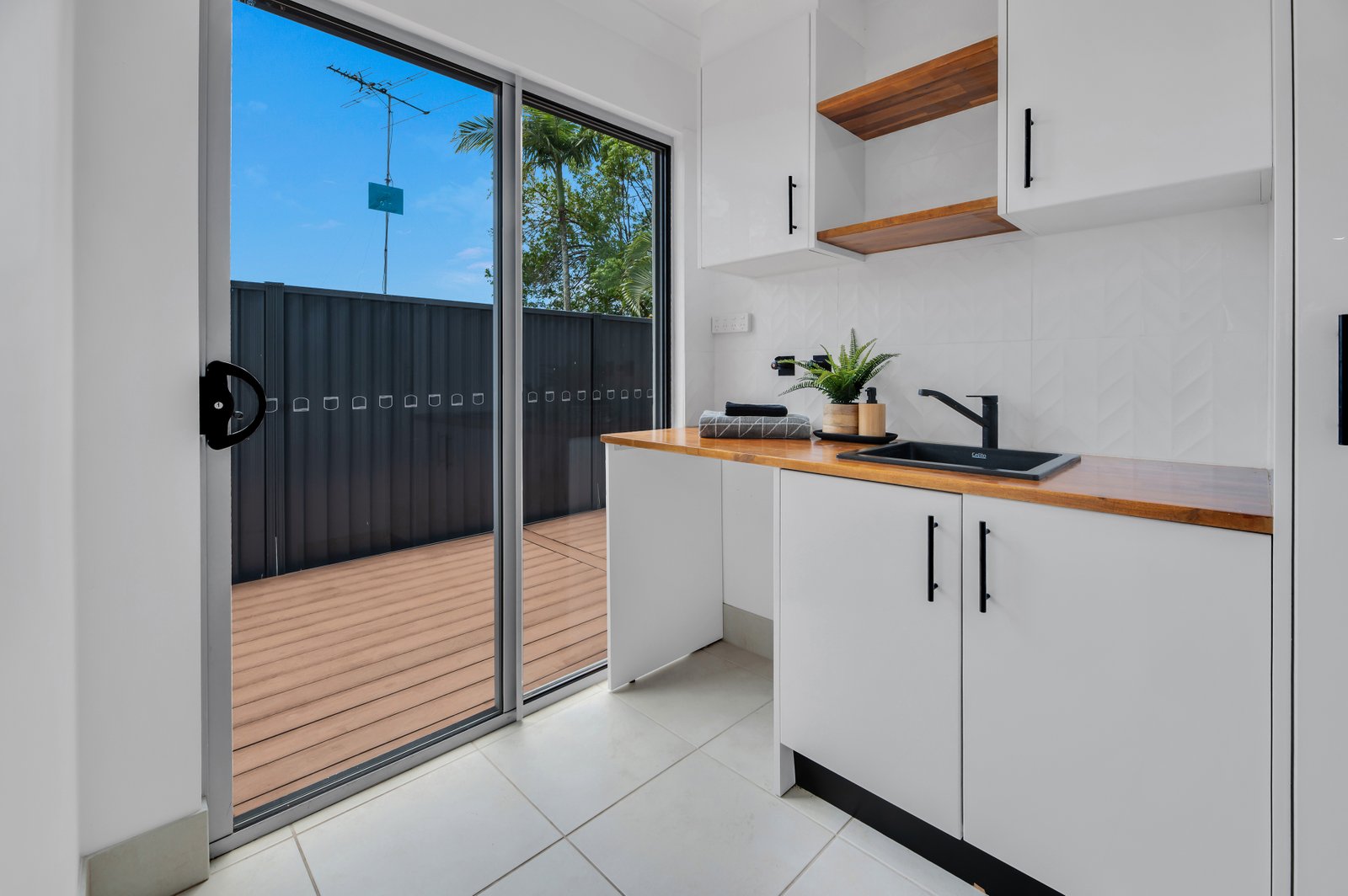 16 Patonga Street ASHMORE 14