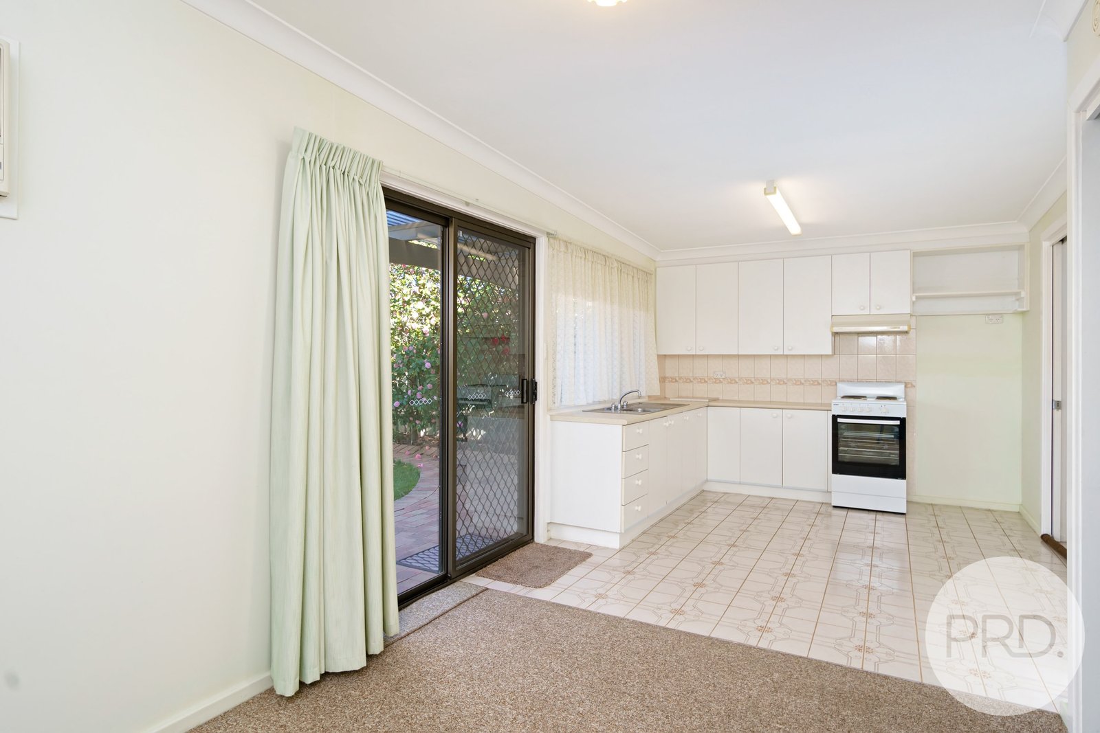 1/6 Paull Street KOORINGAL 2