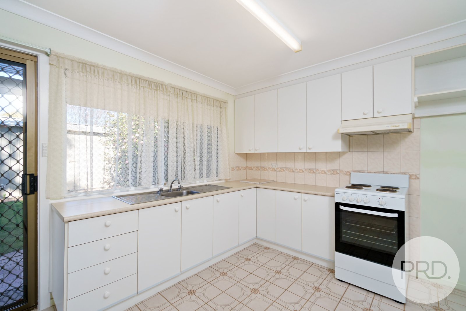 1/6 Paull Street KOORINGAL 3