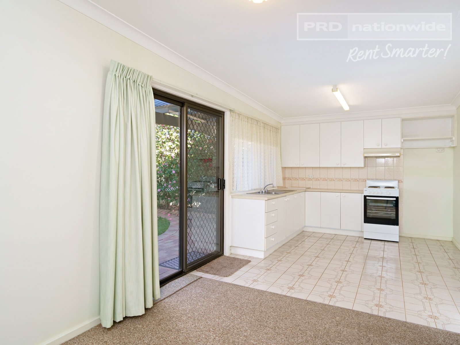 1/6 Paull Street KOORINGAL 4