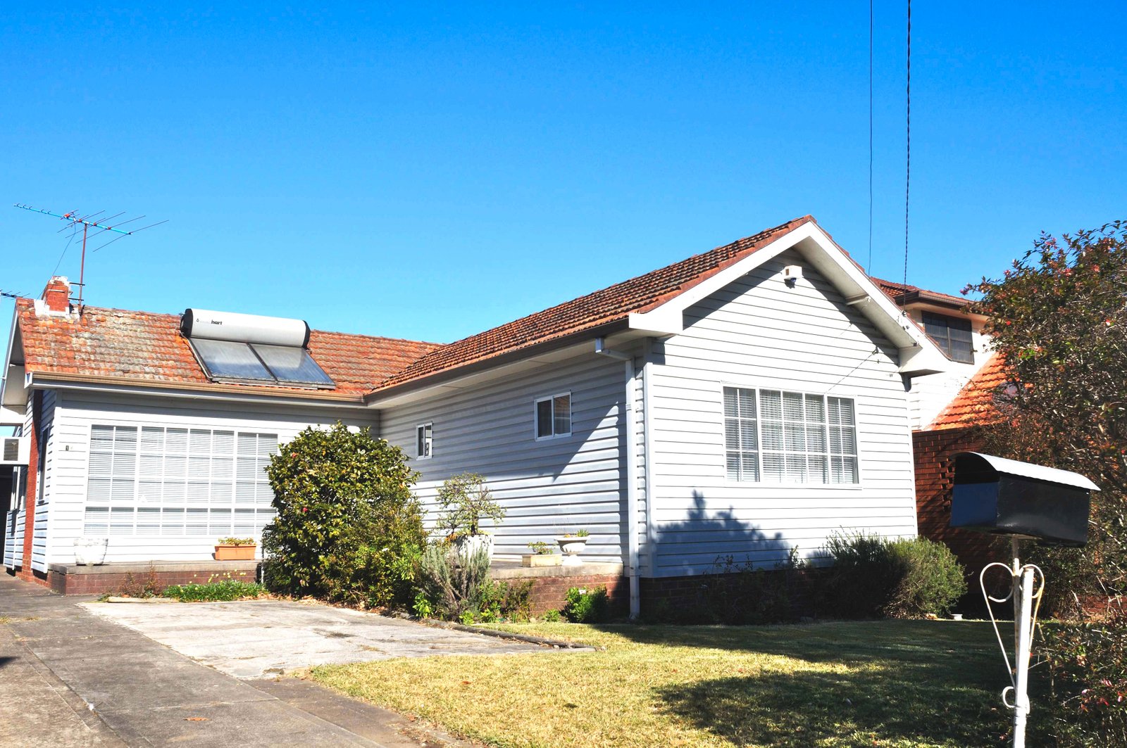 16 Payten Ave, ROSELANDS NSW 2196