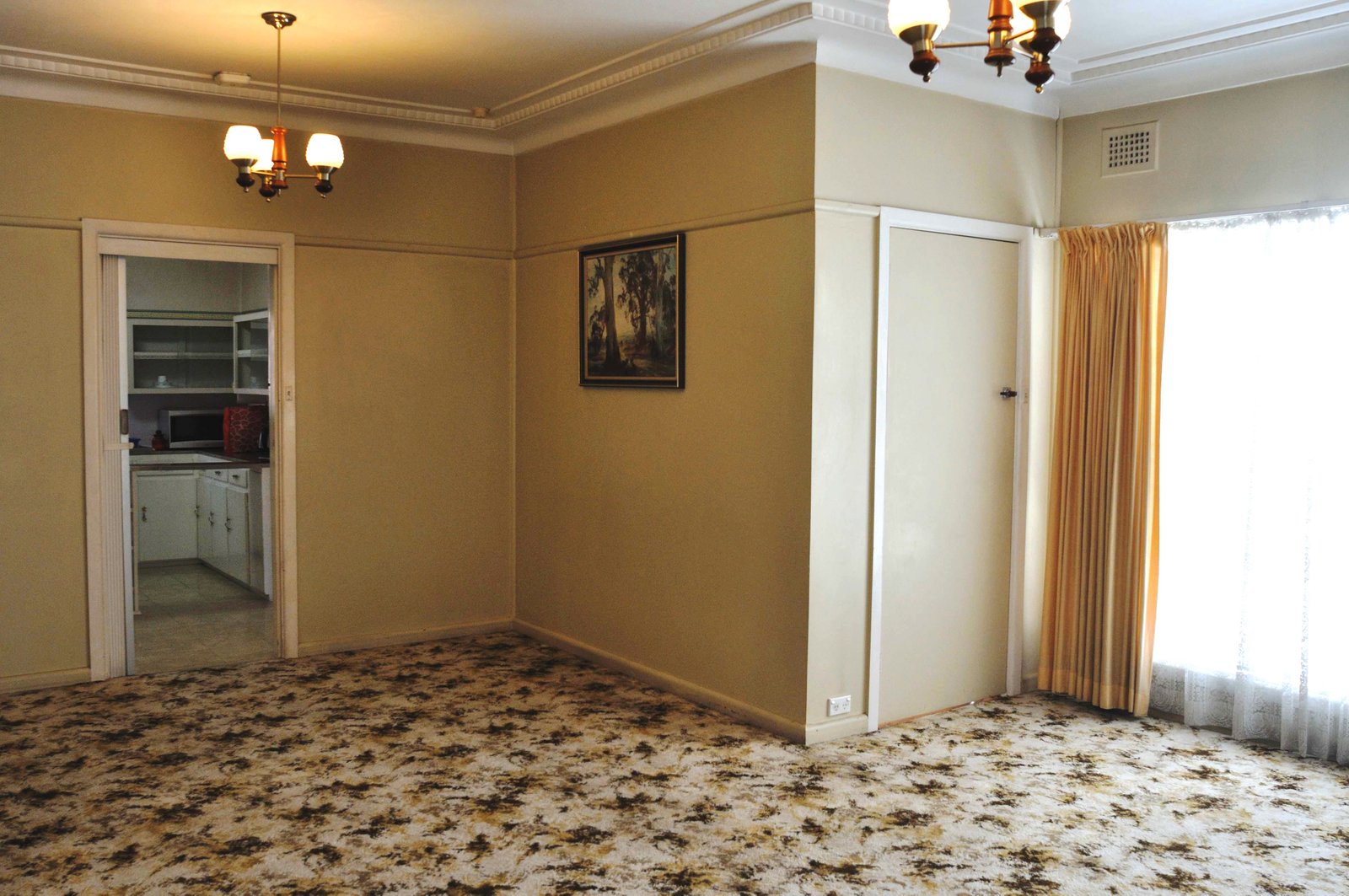 16 Payten Ave, ROSELANDS NSW 2196