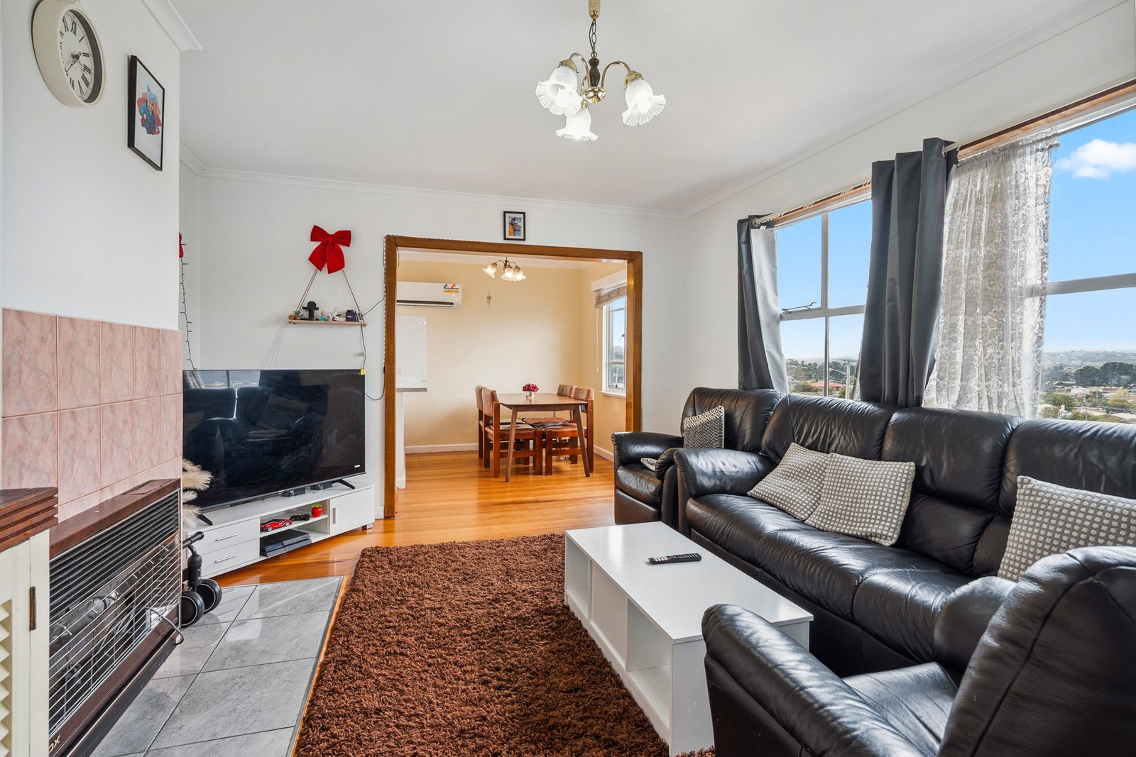 16 Pekurn Crescent BERRIEDALE 4