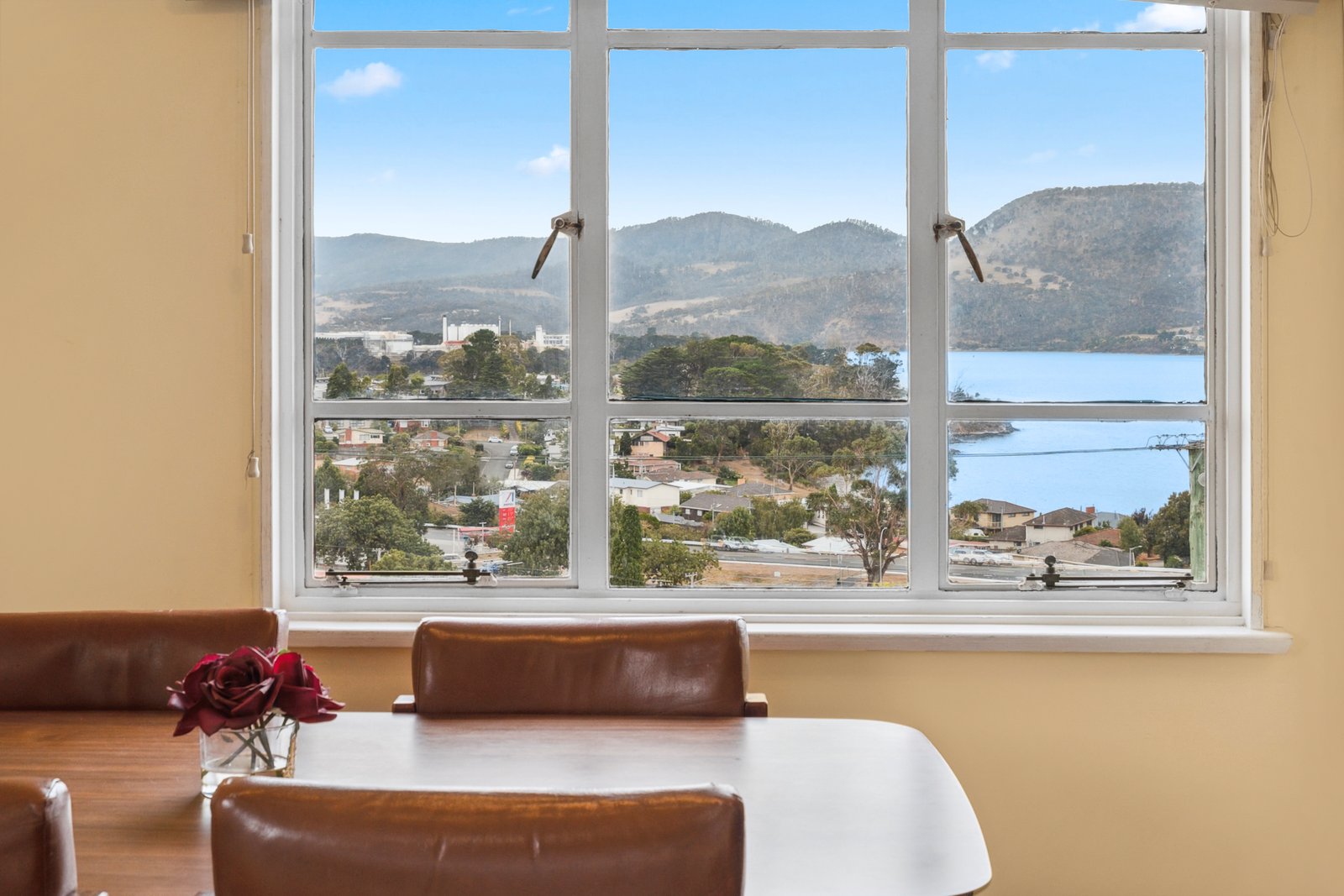 16 Pekurn Crescent BERRIEDALE 6