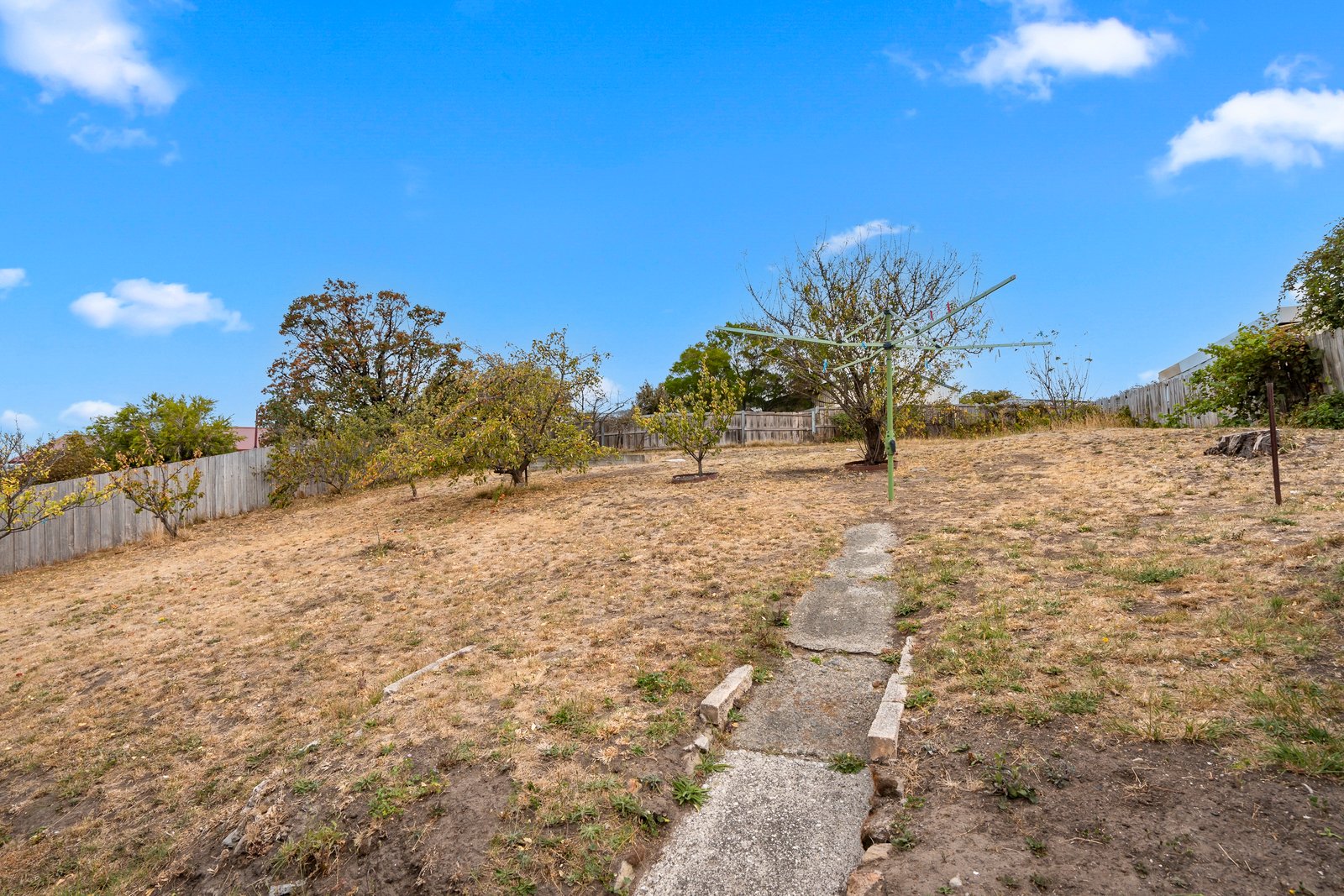 16 Pekurn Crescent BERRIEDALE 17