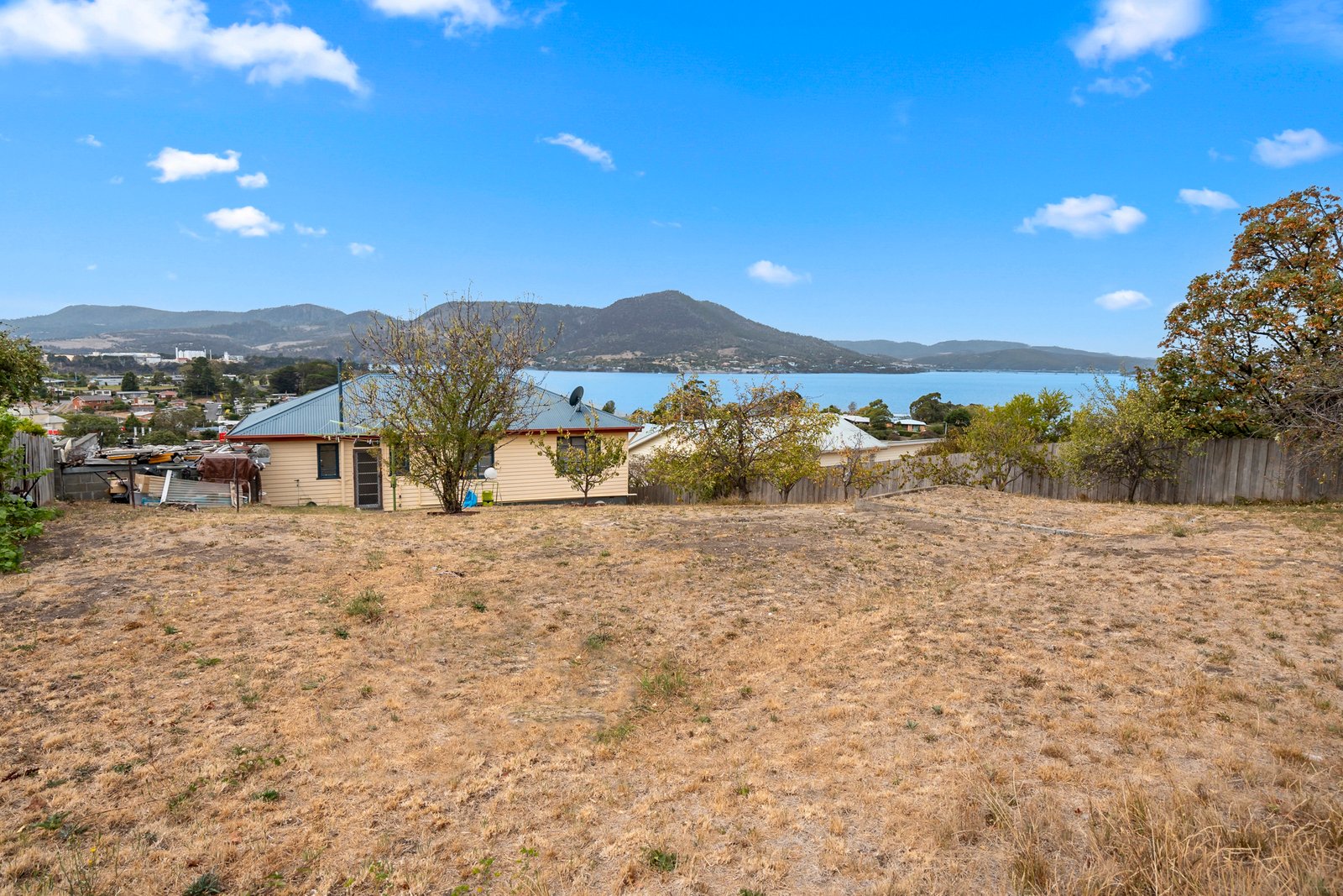 16 Pekurn Crescent BERRIEDALE 19