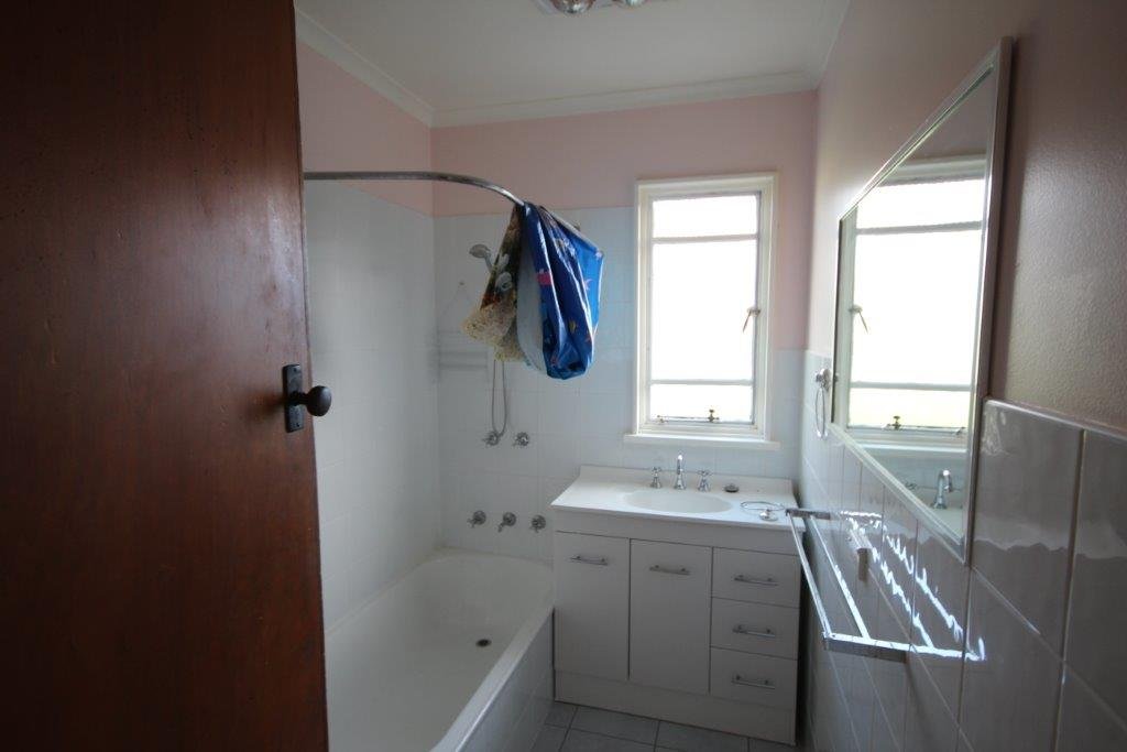16 Pekurn Street BERRIEDALE 11