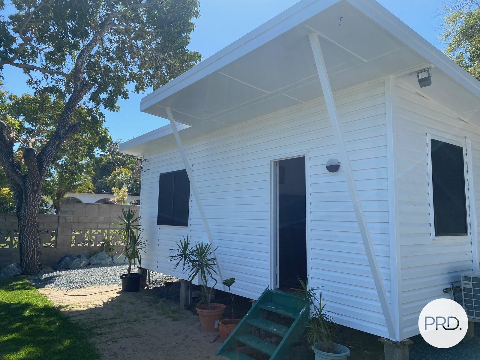 16 Pelican Street SLADE POINT 1