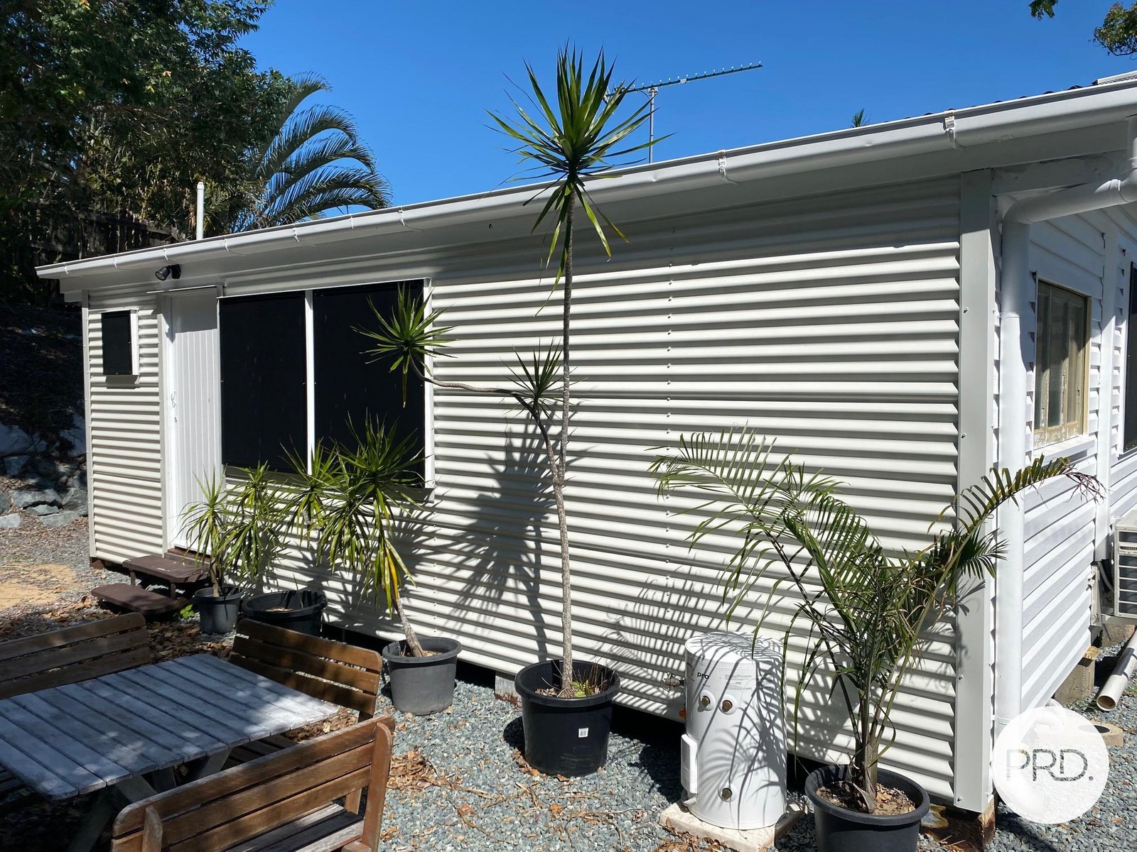 16 Pelican Street SLADE POINT 2