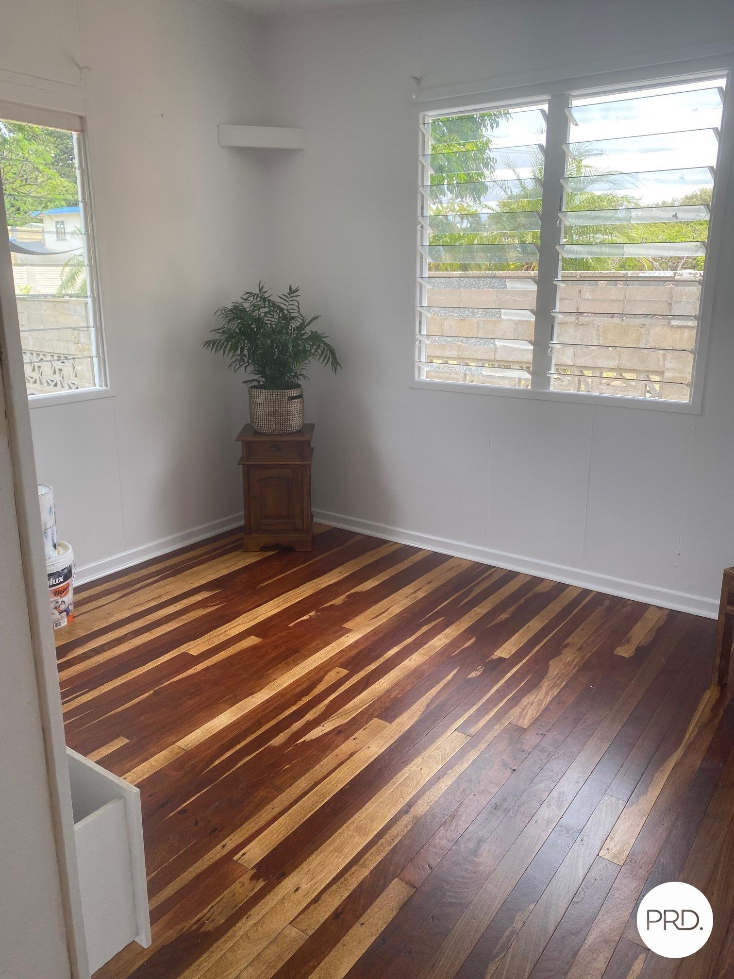 16 Pelican Street SLADE POINT 4