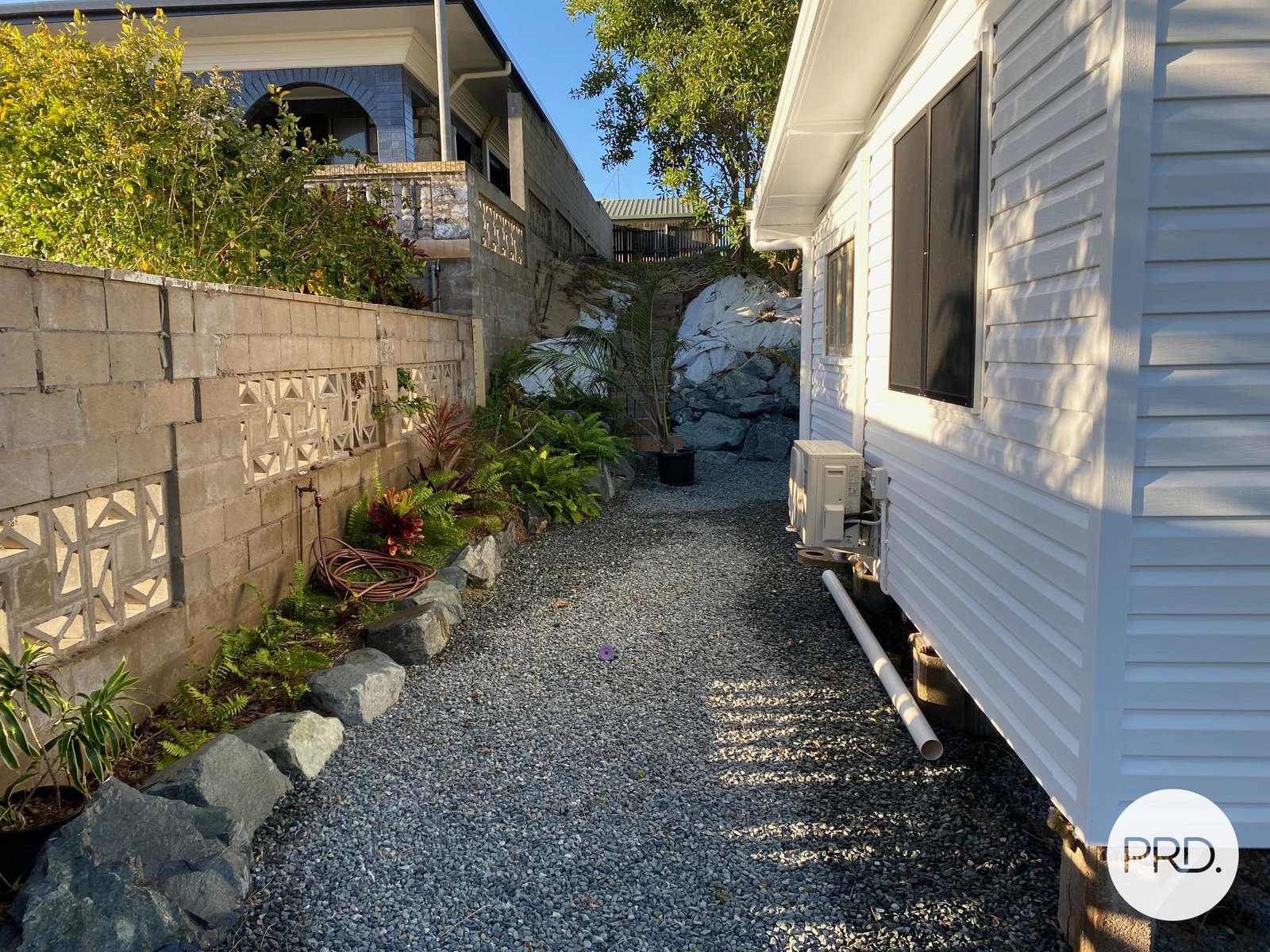 16 Pelican Street SLADE POINT 8