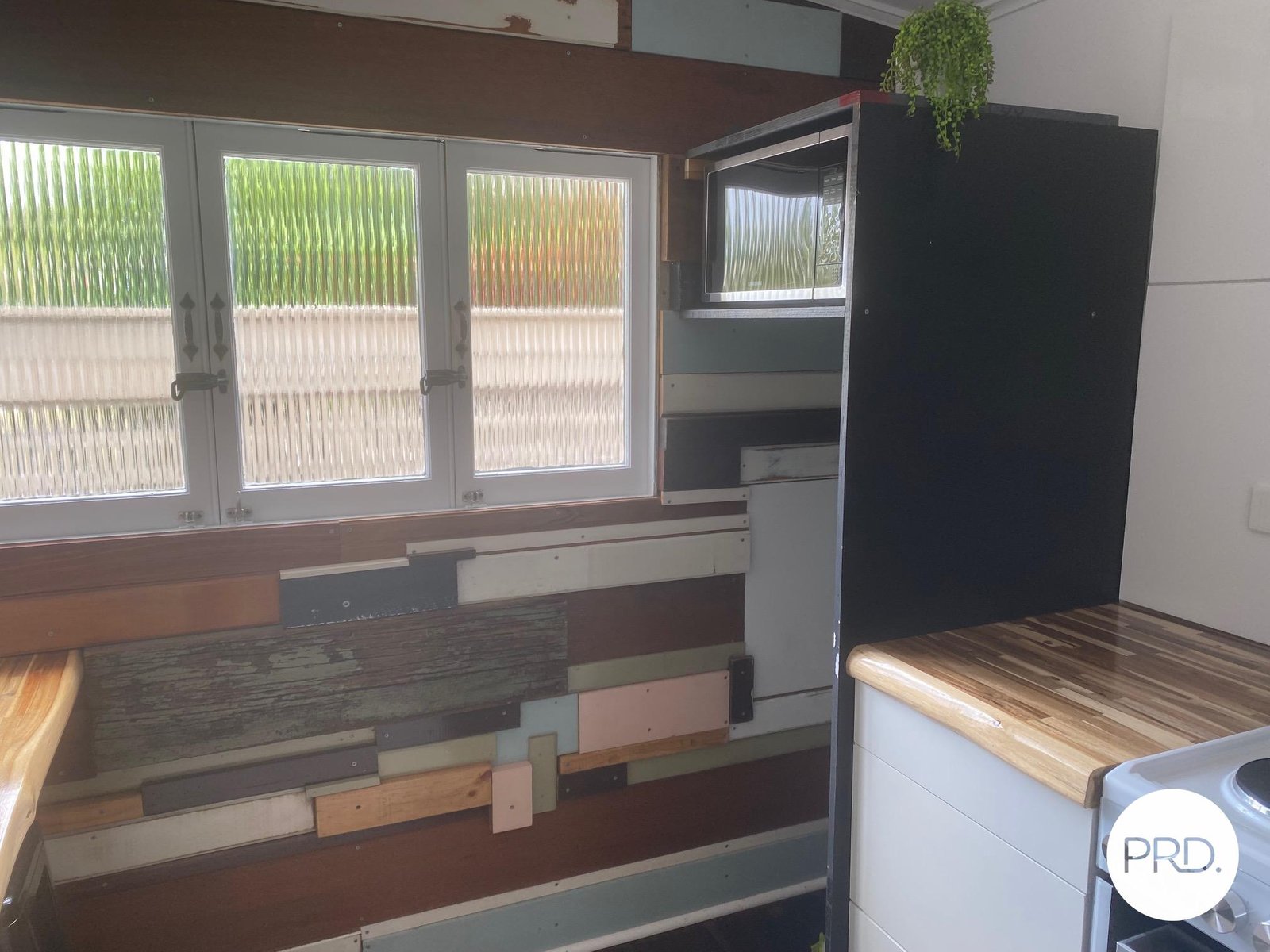 16 Pelican Street SLADE POINT 9