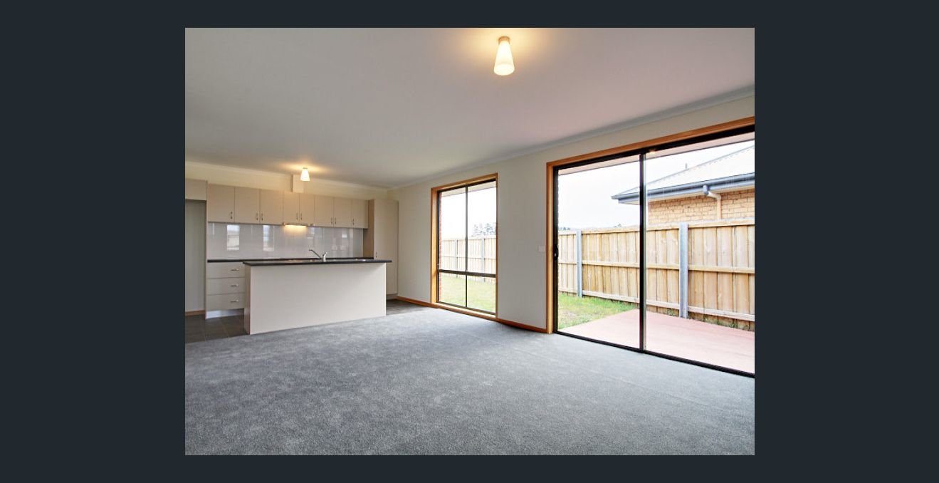 16 Peronne Court BRIGHTON 2