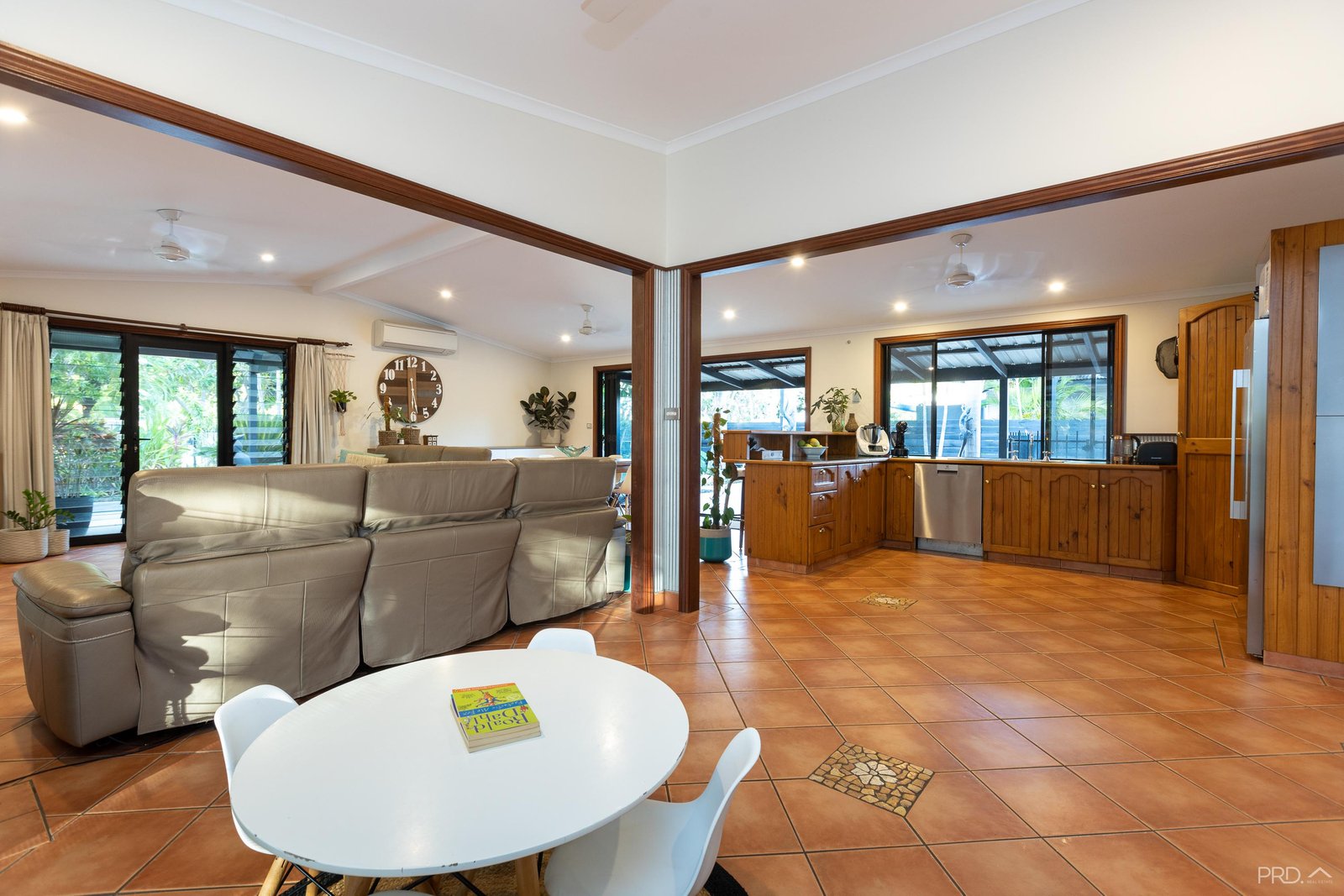 16 Piggott Way BROOME 8