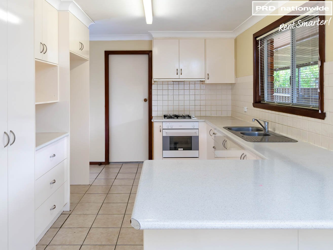 16 Pinaroo Drive GLENFIELD PARK 4