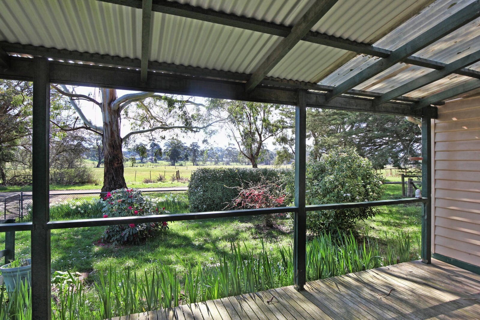Real Estate and Property in 16 Plants Lane, Woodend, VIC