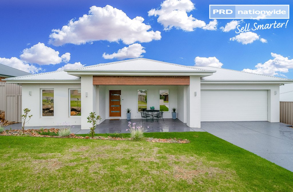 16 Pooginook Place BOURKELANDS 1