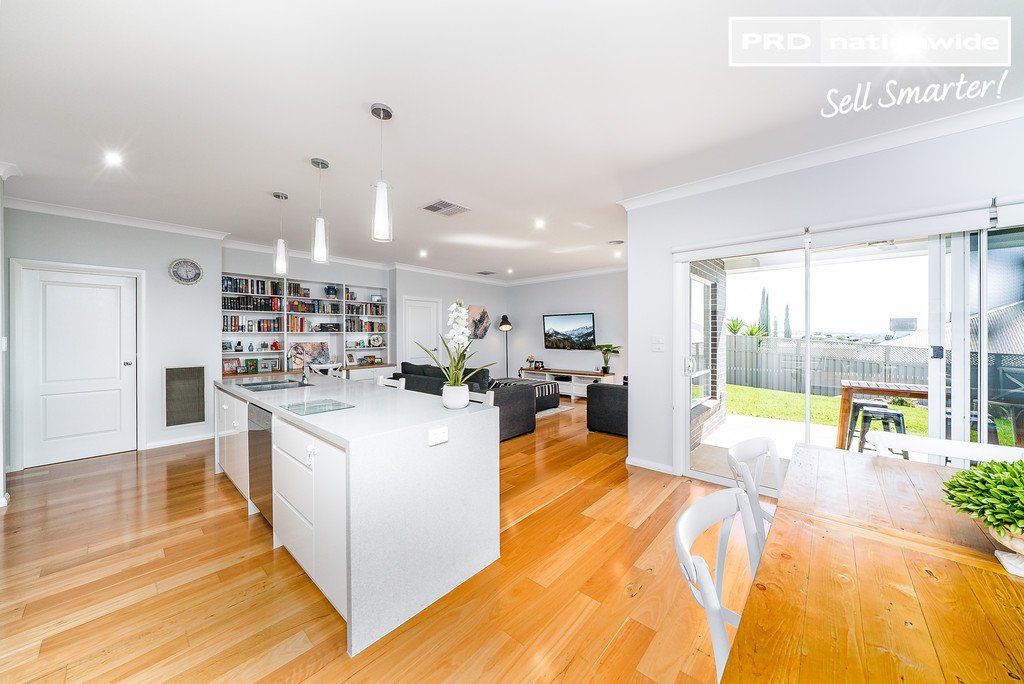 16 Pooginook Place BOURKELANDS 2