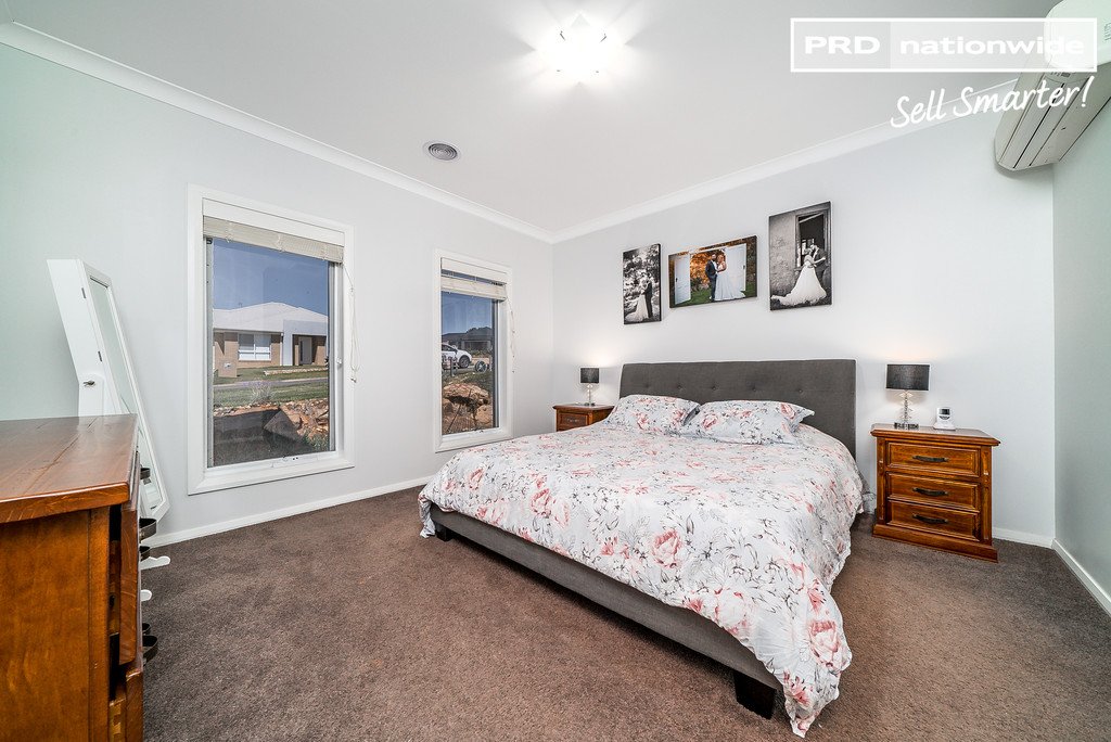 16 Pooginook Place BOURKELANDS 3