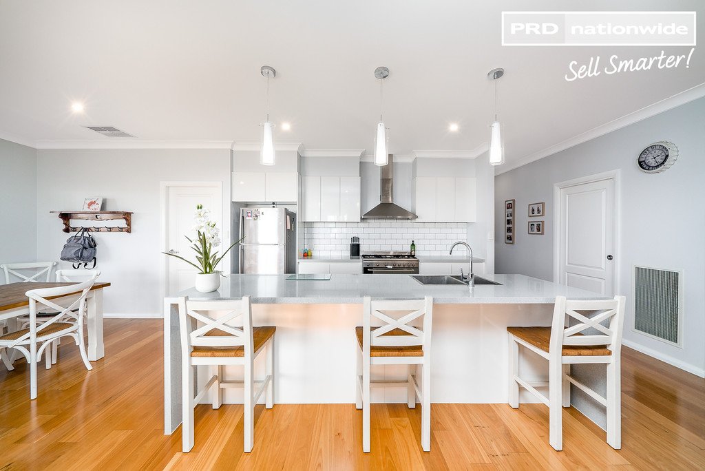 16 Pooginook Place BOURKELANDS 4