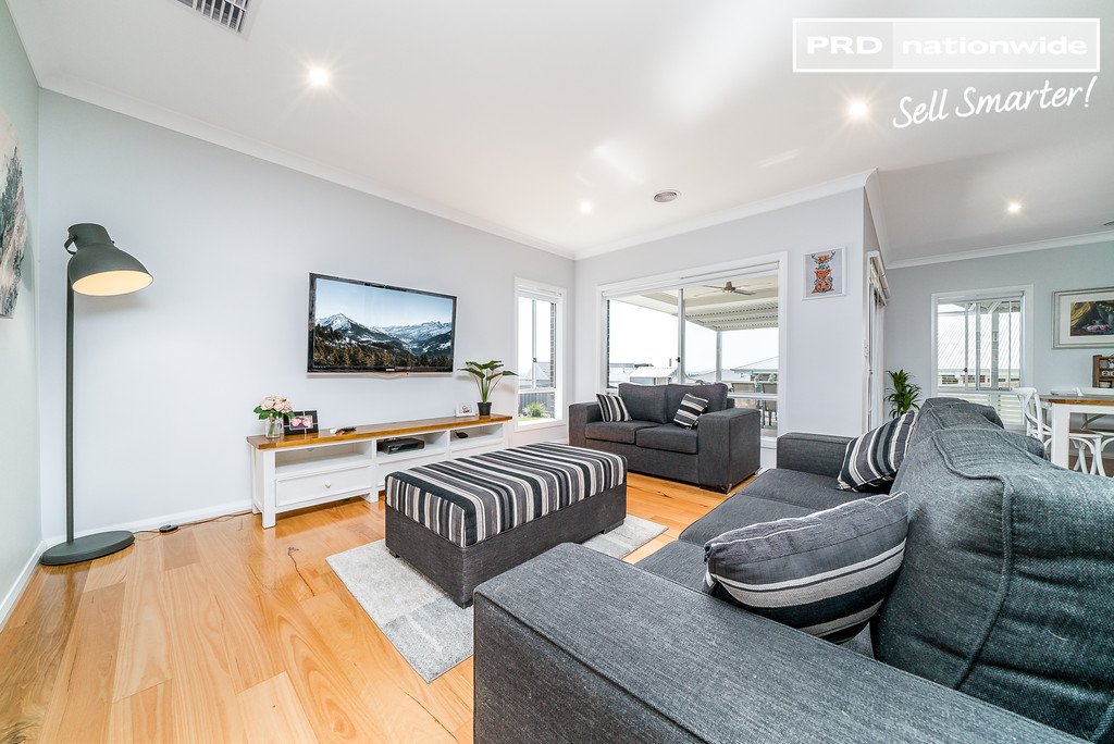 16 Pooginook Place BOURKELANDS 5