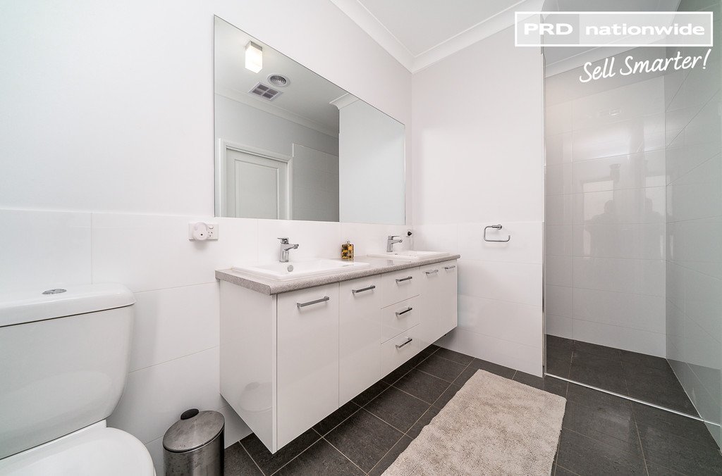 16 Pooginook Place BOURKELANDS 7