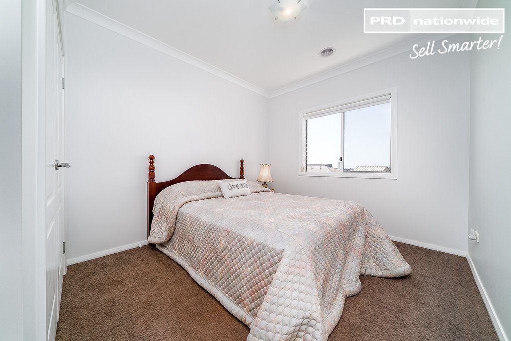 16 Pooginook Place BOURKELANDS 10