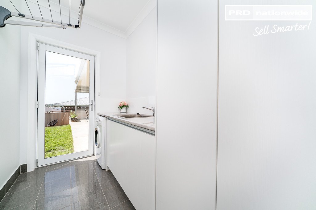 16 Pooginook Place BOURKELANDS 11