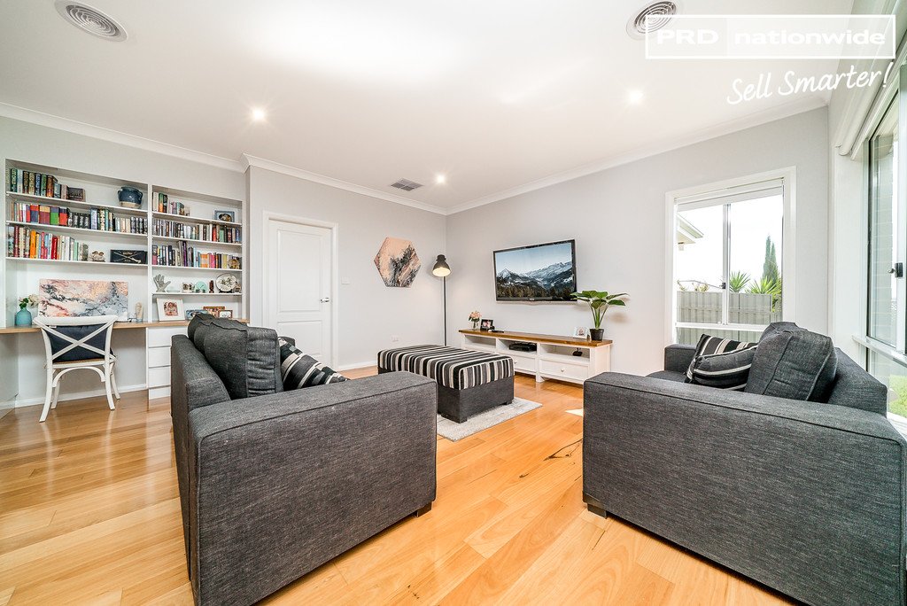 16 Pooginook Place BOURKELANDS 14