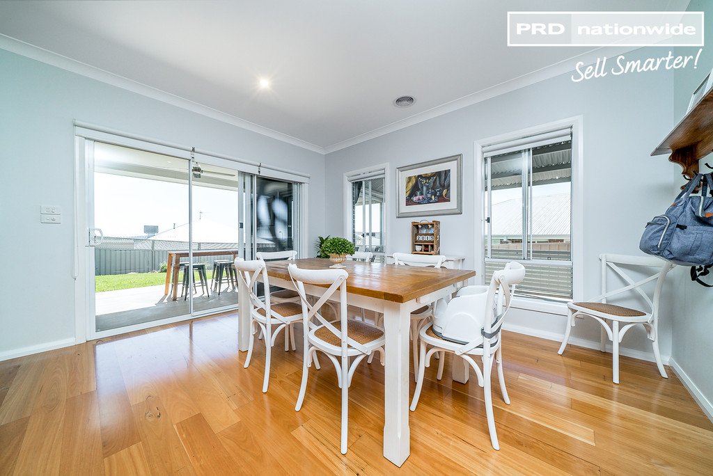 16 Pooginook Place BOURKELANDS 15