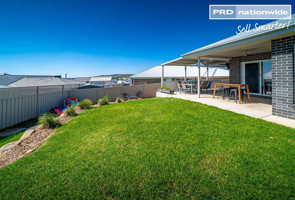 16 Pooginook Place BOURKELANDS 18