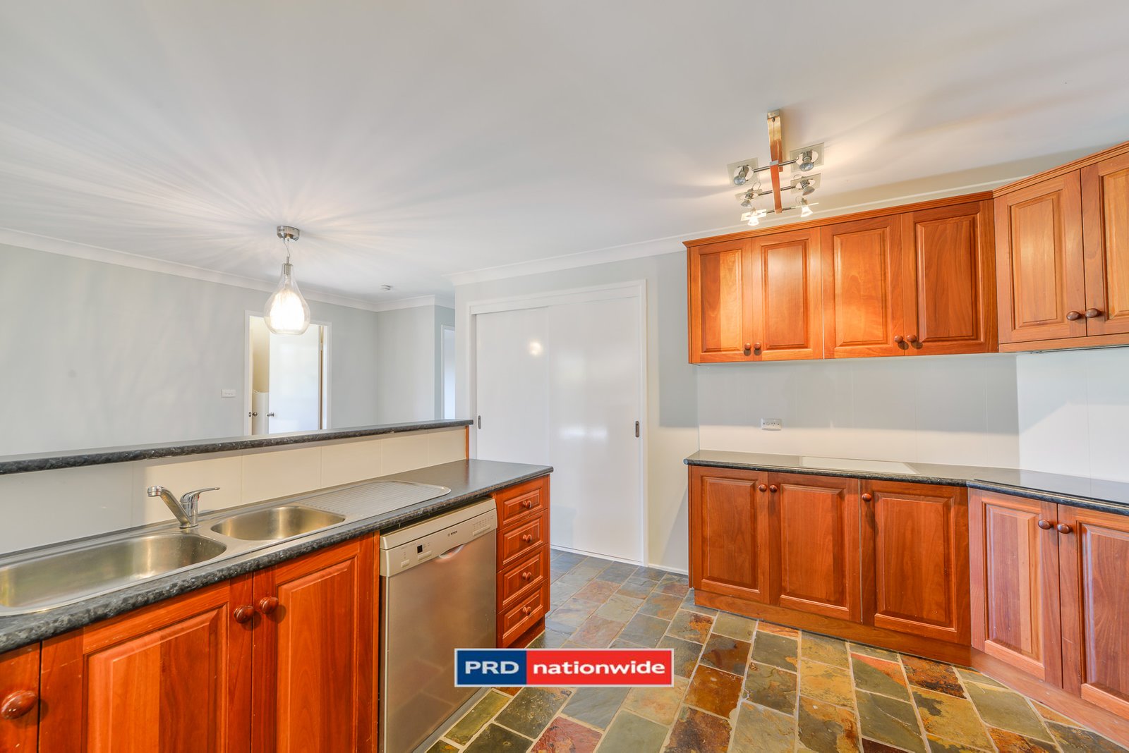 16 Ralfe Road TAMWORTH 2