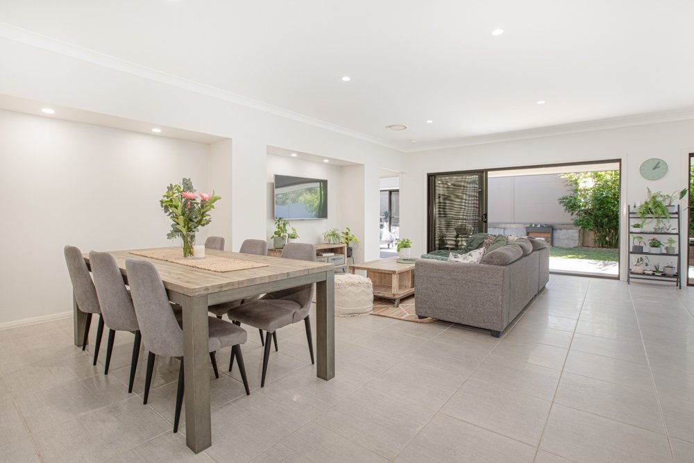 16 Rampling Avenue NORTH ROTHBURY 11