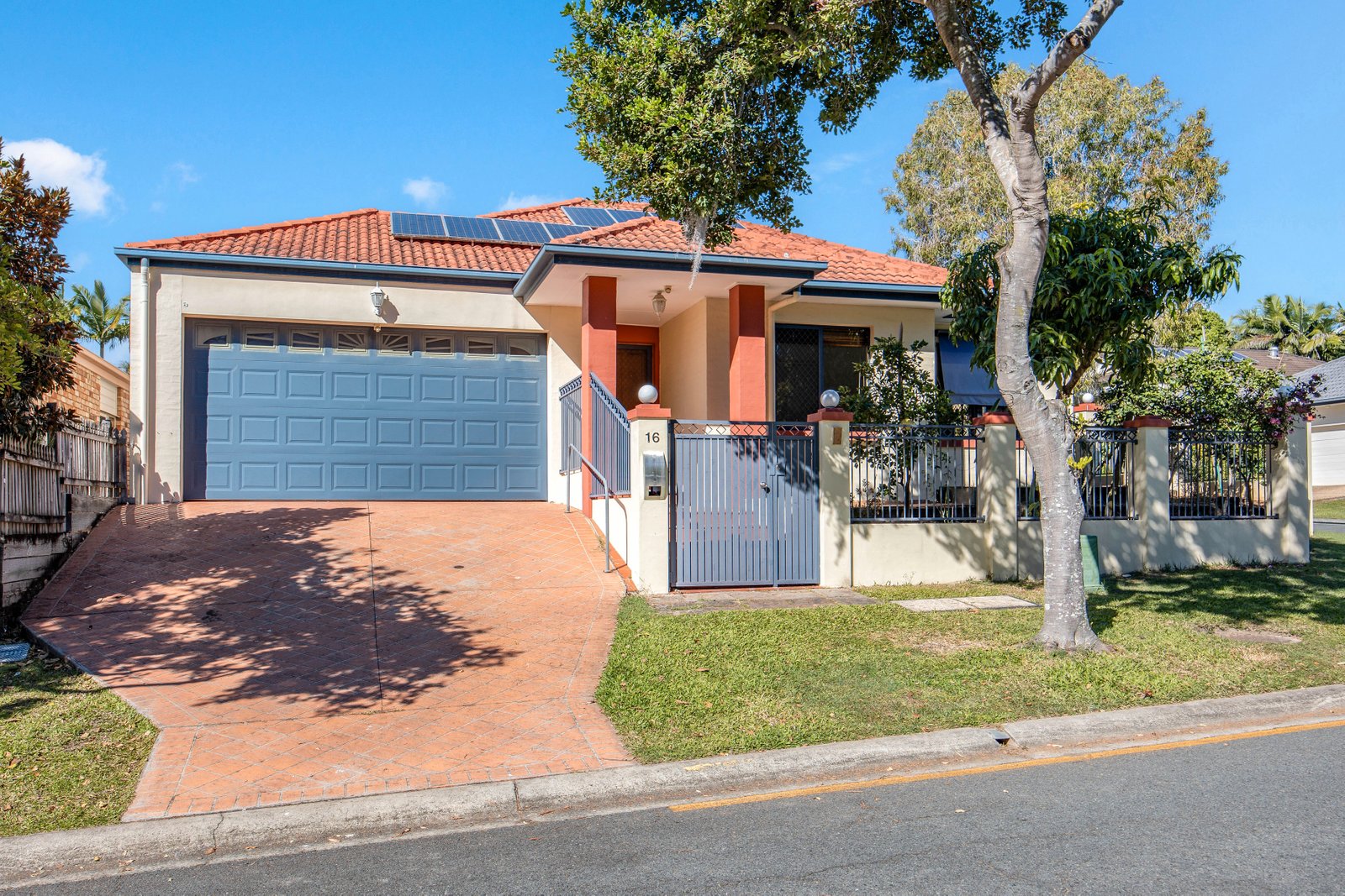 16 Ranier Crescent VARSITY LAKES 1