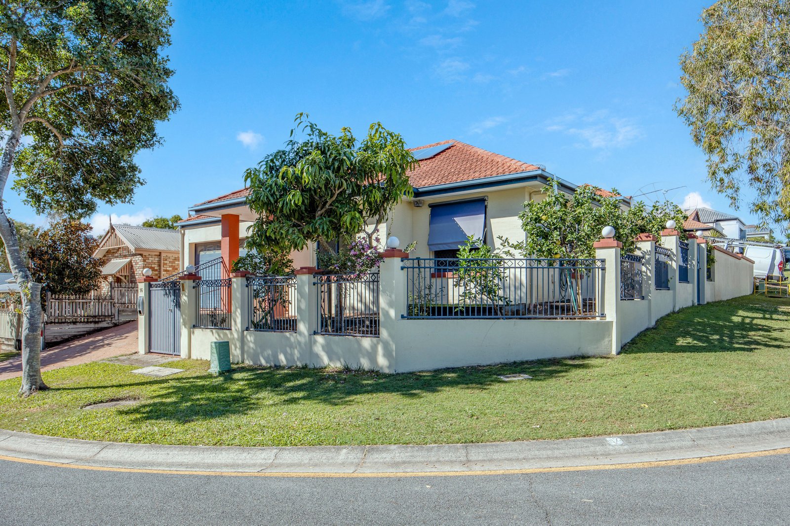 16 Ranier Crescent VARSITY LAKES 2