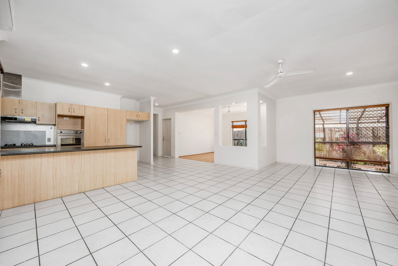 16 Ranier Crescent VARSITY LAKES 4