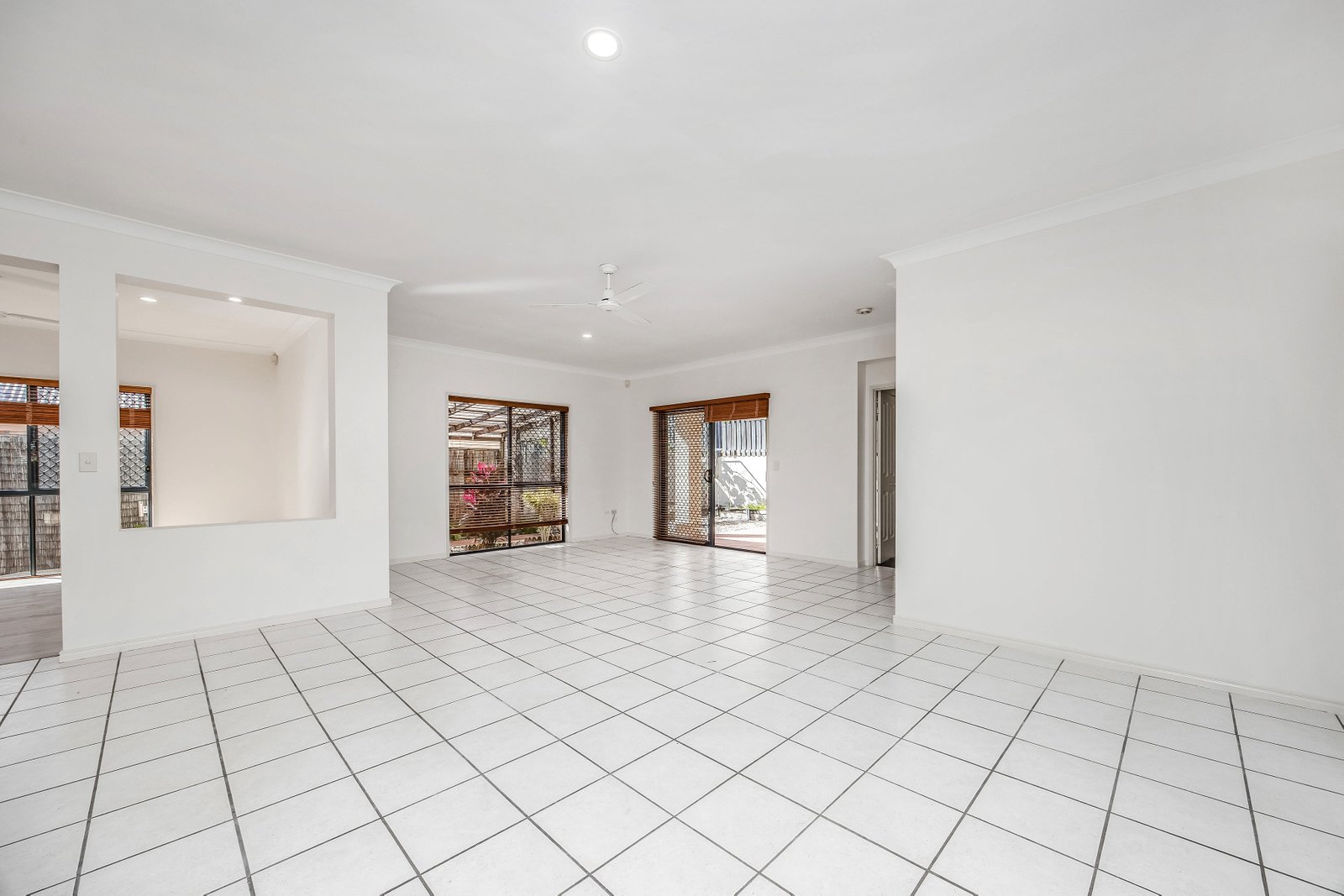 16 Ranier Crescent VARSITY LAKES 5