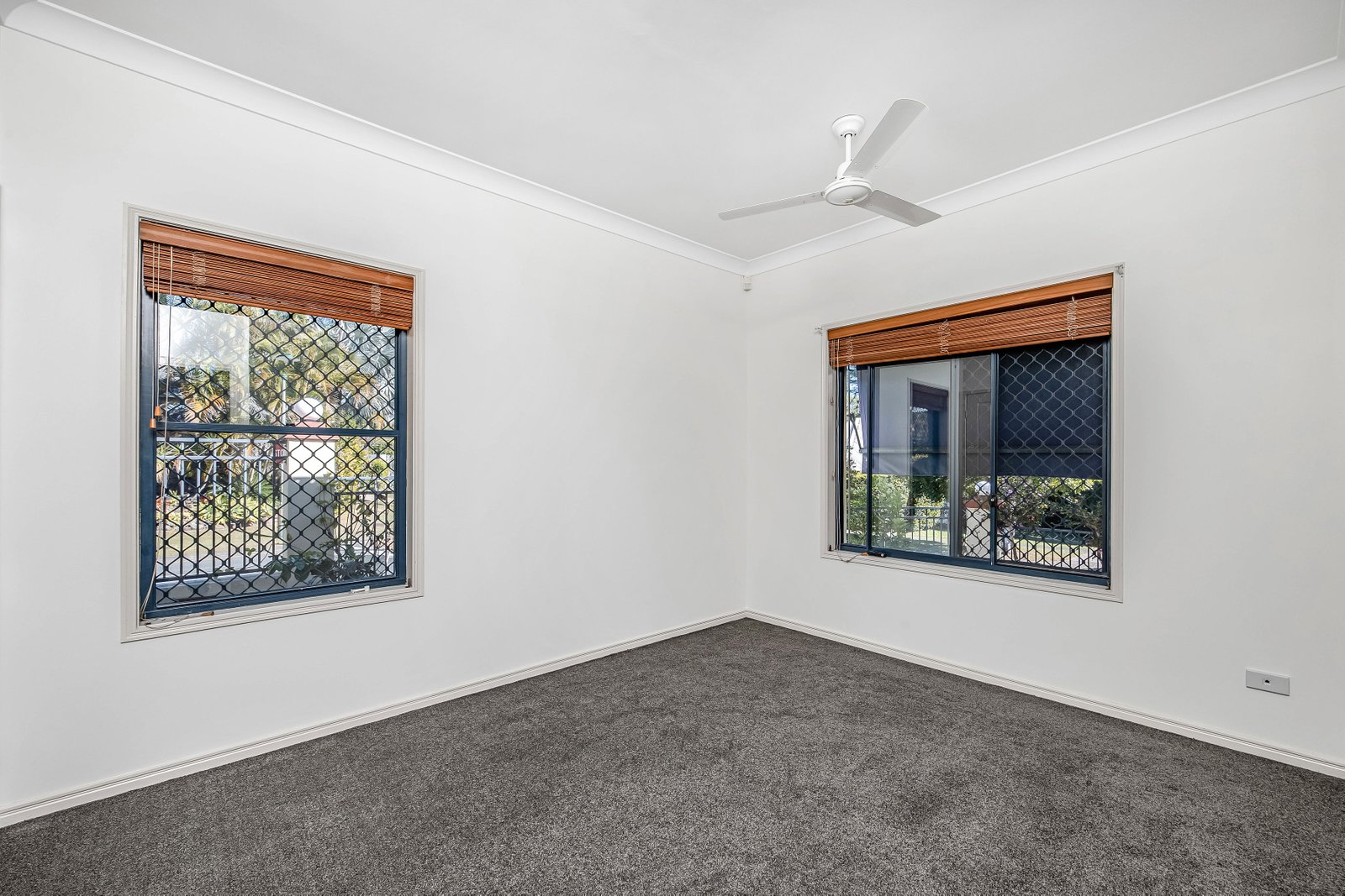 16 Ranier Crescent VARSITY LAKES 8