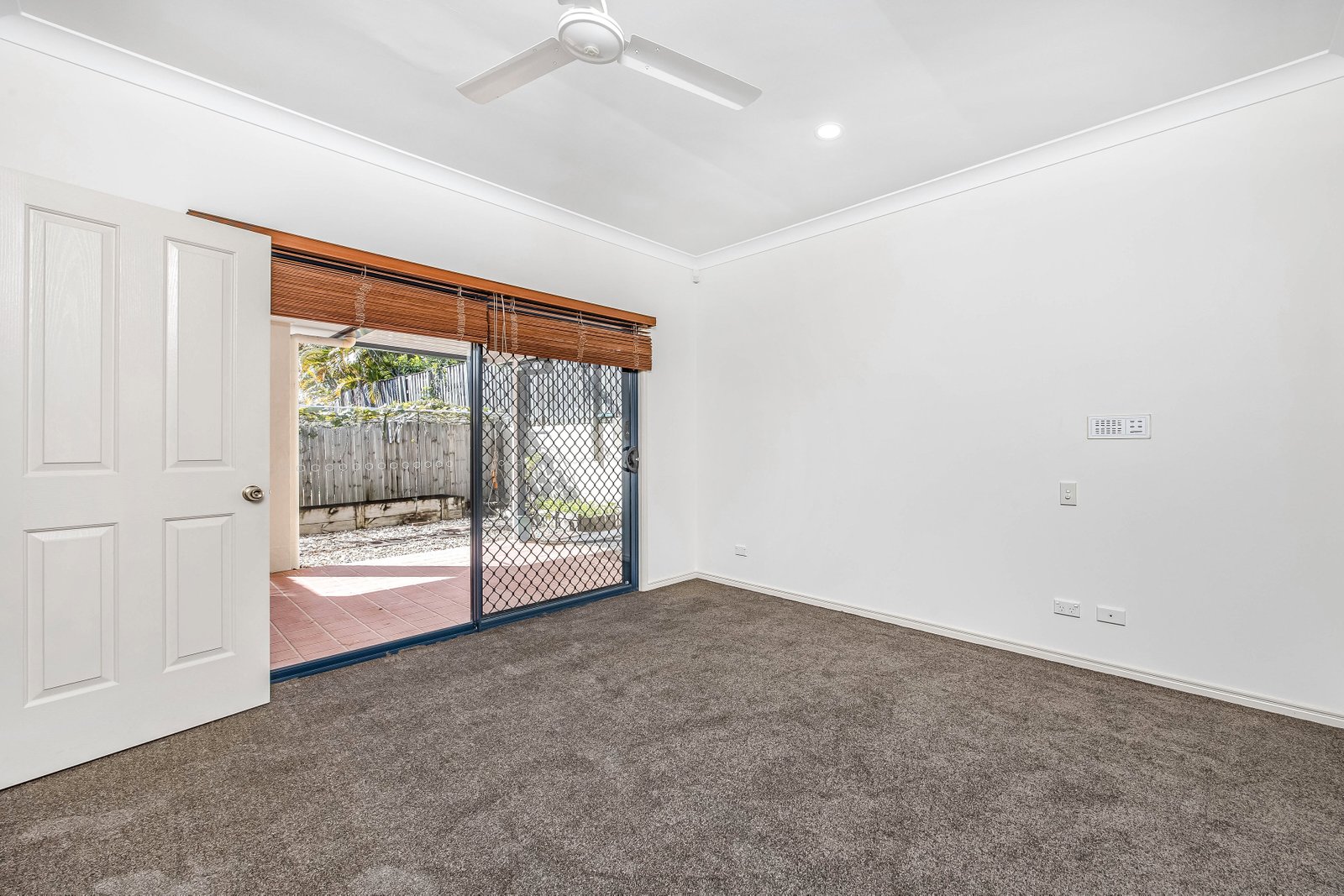 16 Ranier Crescent VARSITY LAKES 10