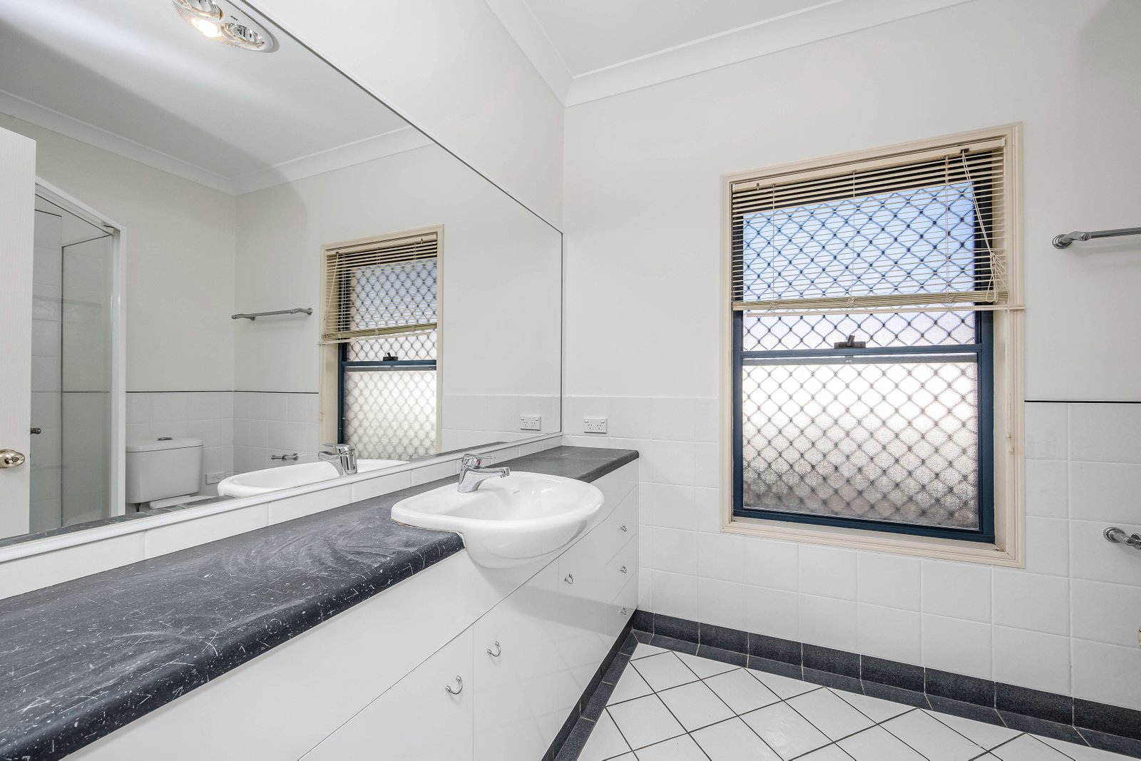 16 Ranier Crescent VARSITY LAKES 11