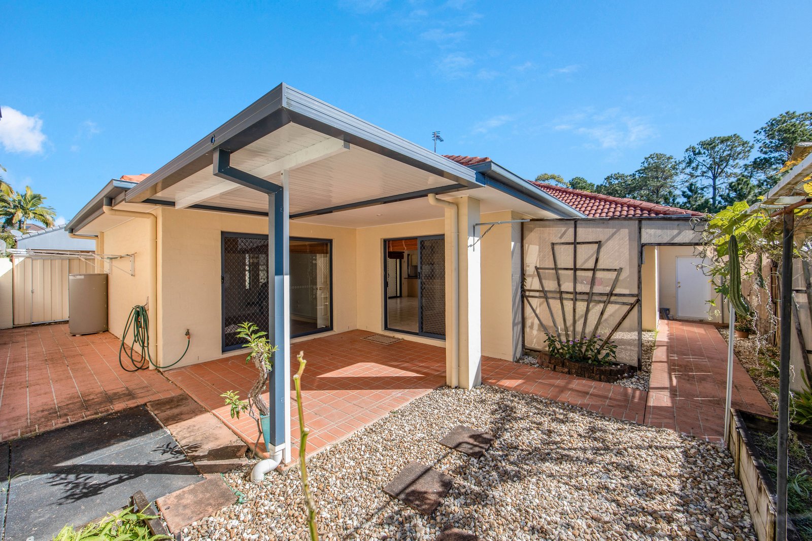 16 Ranier Crescent VARSITY LAKES 17