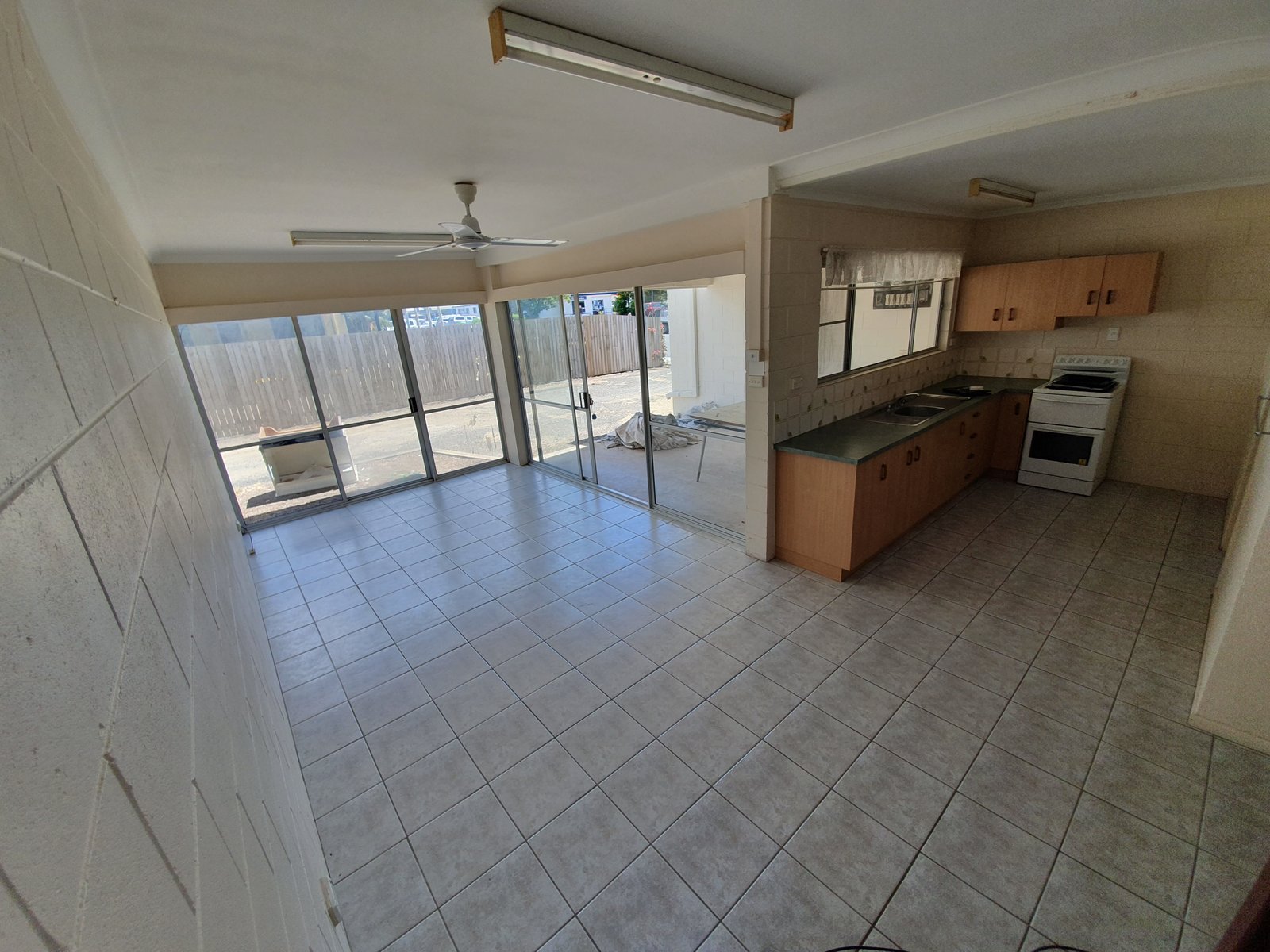 1/6 Robert Street PROSERPINE 2