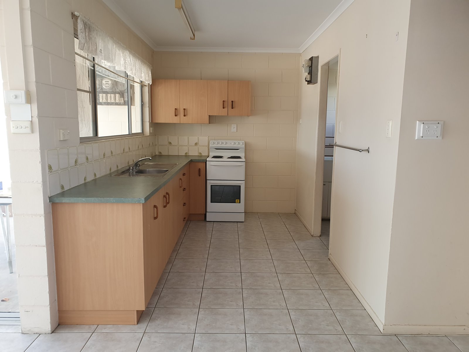 1/6 Robert Street PROSERPINE 3
