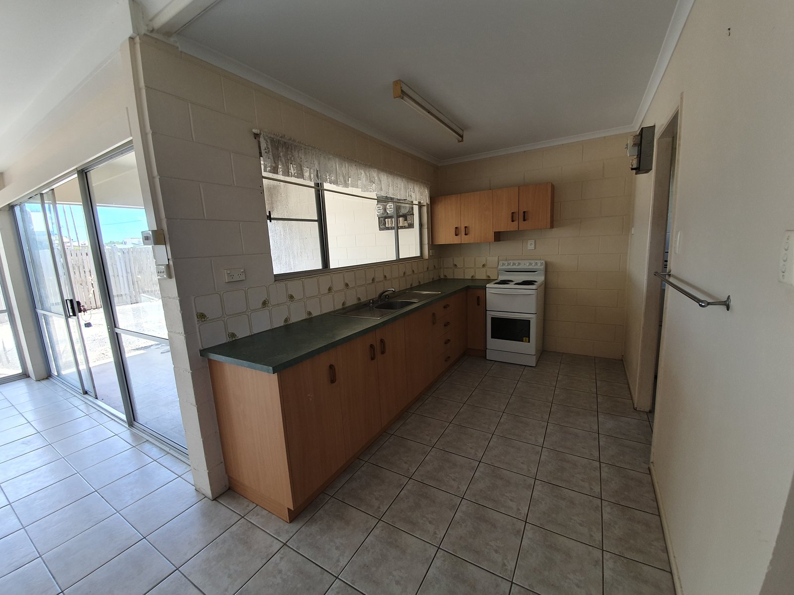 1/6 Robert Street PROSERPINE 4