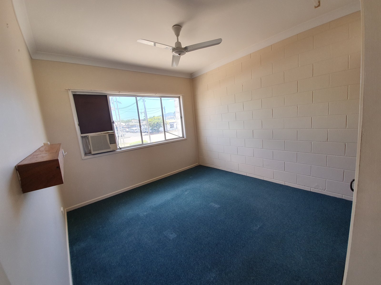 1/6 Robert Street PROSERPINE 7