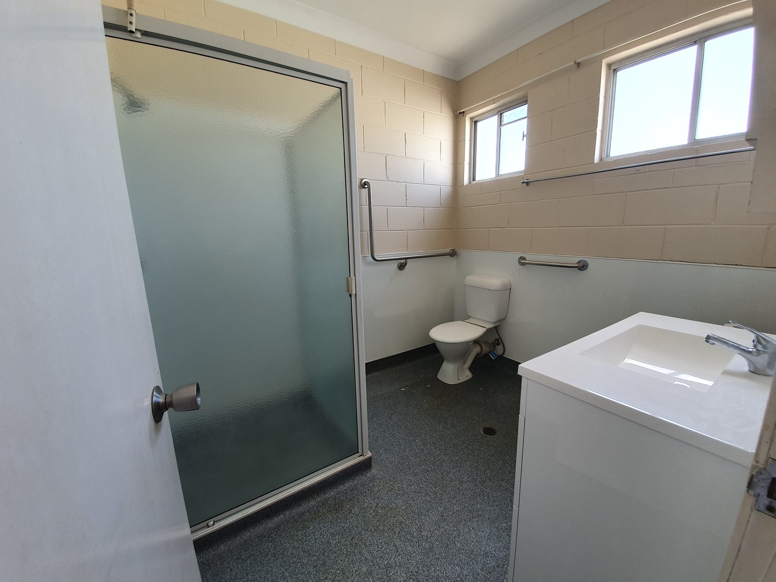 1/6 Robert Street PROSERPINE 8