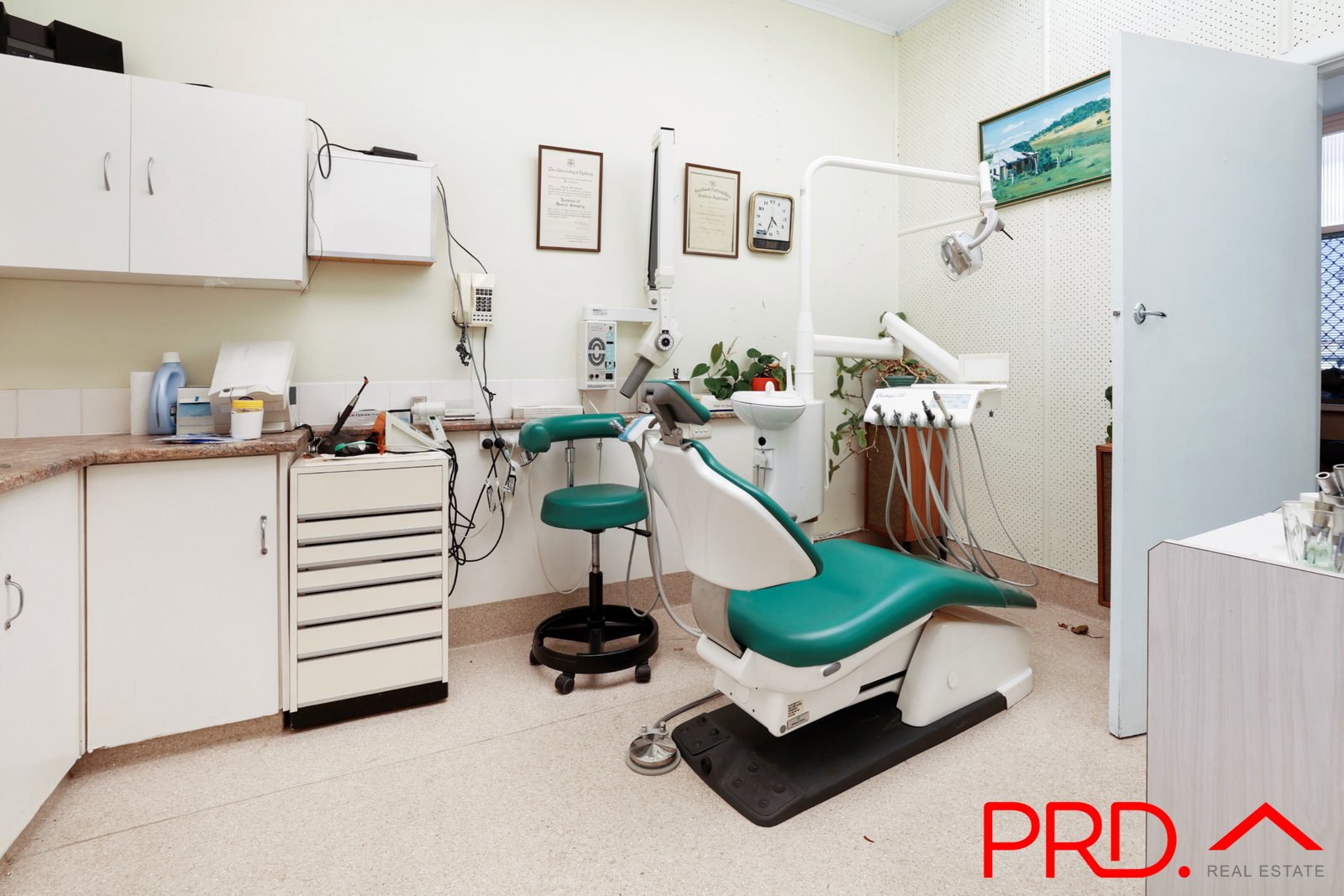 16 Robert Street TAMWORTH 5