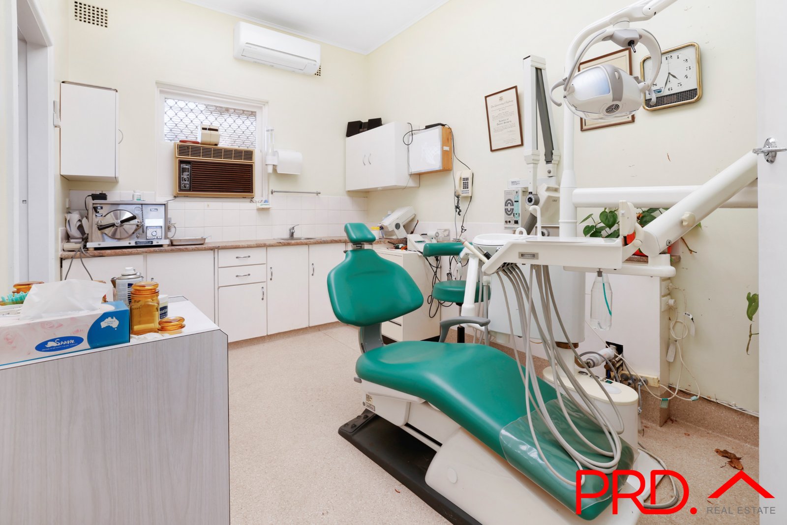 16 Robert Street TAMWORTH 6